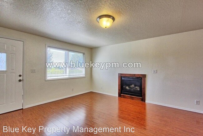 Building Photo - 2 br, 1 bath House - 3300 Kauffman Avenue #21