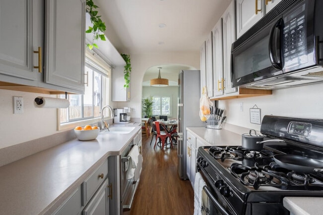 Foto del edificio - 4916 Long Branch Ave