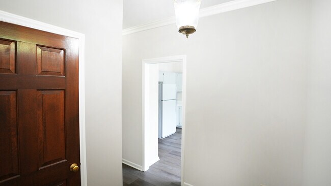 Building Photo - 930 Albany Ct