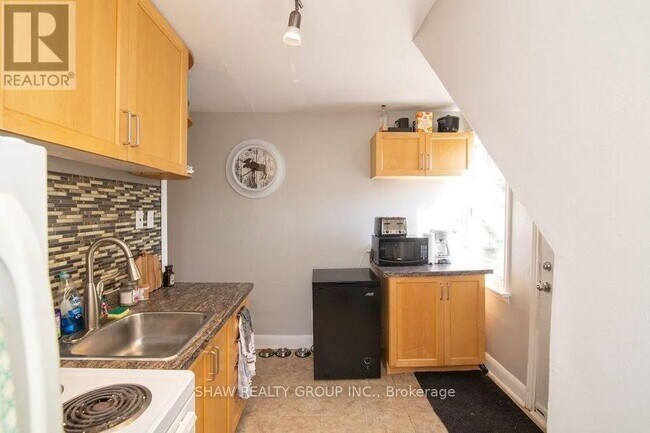 Photo du bâtiment - 245 E 22nd St