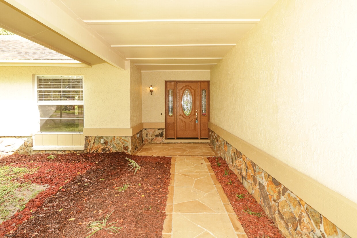Building Photo - 306 N Bay Hills Blvd