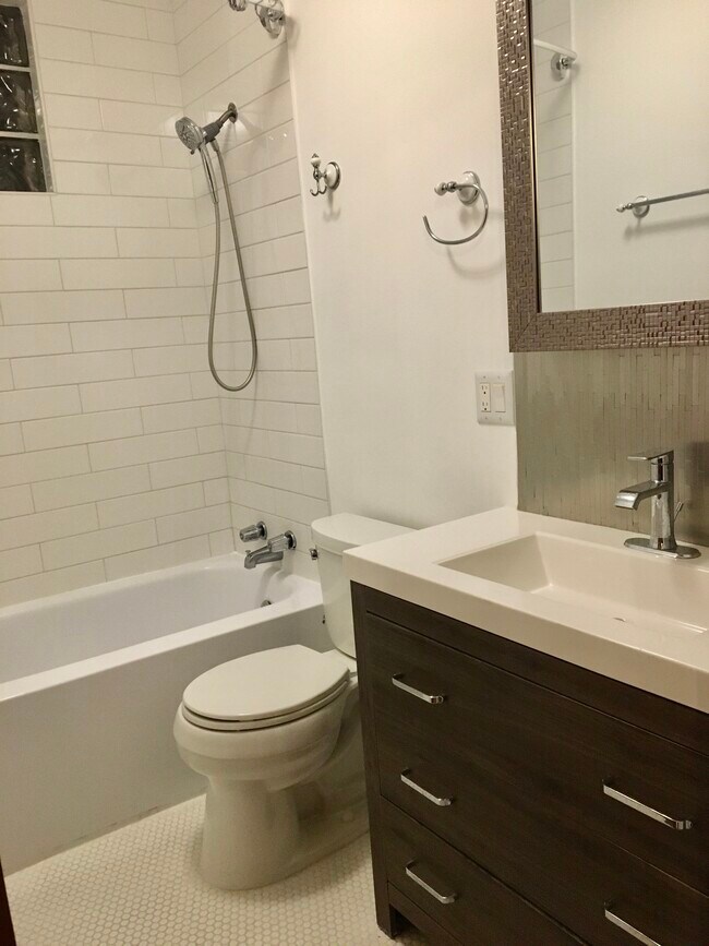 Foto del edificio - 2347 W 24th St