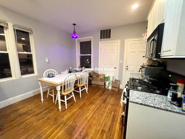 Foto del edificio - 731 Parker St