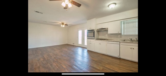 Building Photo - 2657 San Medina Ave