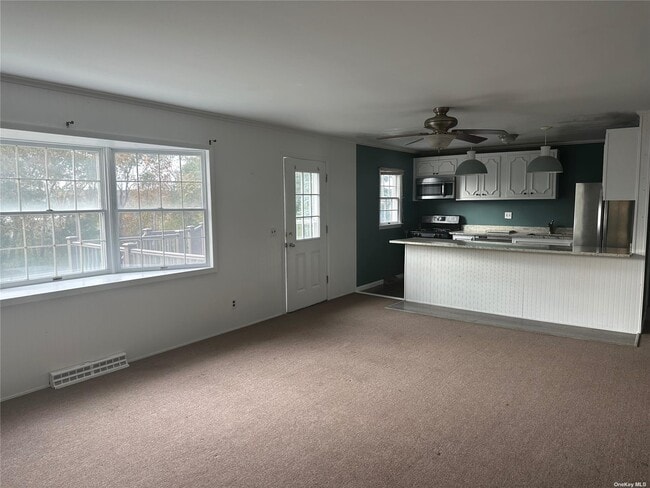 Building Photo - 8 Hampton Path