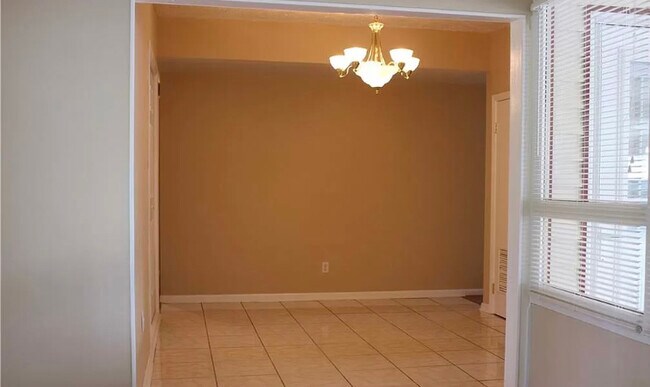 Dining room - 36 Silverstone Cir