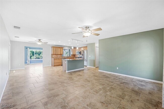 Building Photo - 17075 Edgewater Dr