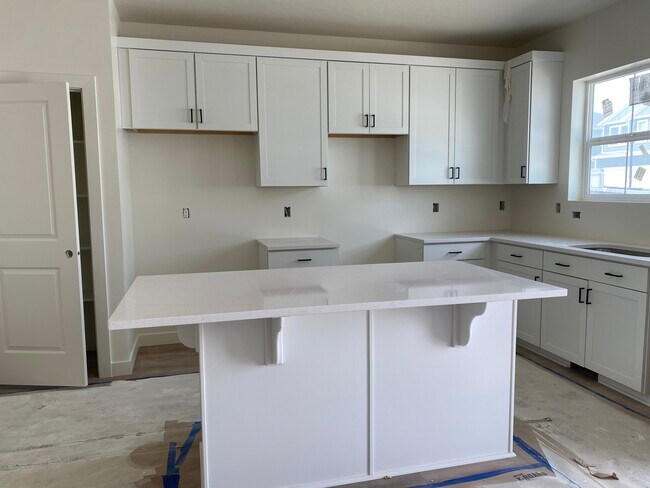 Building Photo - 4475 N Heritage Dr