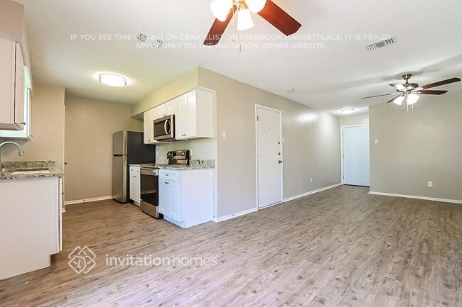 Building Photo - 401 Pecan St