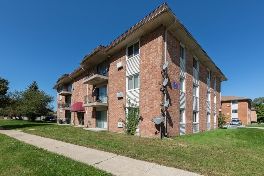 Islander Apartments Blue Island, IL