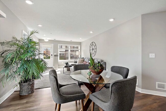 Foto del edificio - 10886 Glacier Ln N