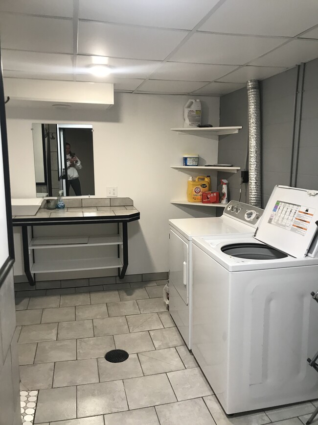 Basement laundry/bathroom - 2414 W 5th St
