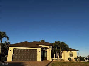 Building Photo - 2506 SW 15th Pl