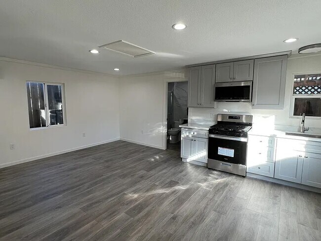 Foto del edificio - 1410 Sanborn Ave