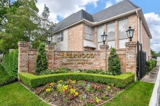 Building Photo - 2230 S Piney Point Rd
