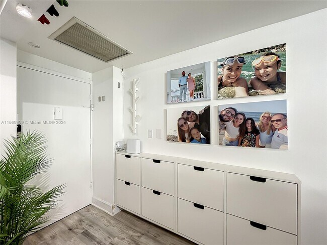 Foto del edificio - 999 Brickell Bay Dr