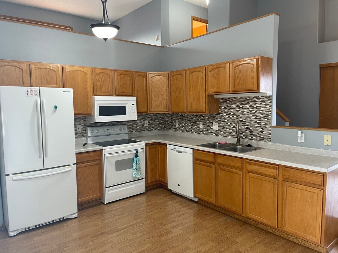 1922 57th Ave S, Fargo, ND 58104 House Rental in Fargo, ND