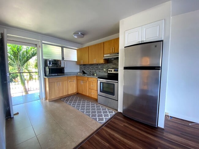 Building Photo - Emerson Court, Punchbowl Makiki 2 bedroom 1 ba 1 parking pet negotiable 20 lbs less