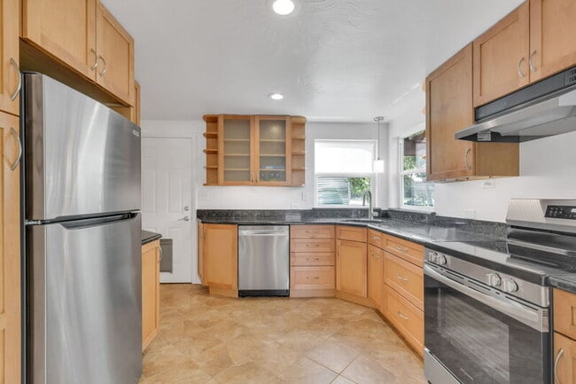 Building Photo - 3032 S Corona St