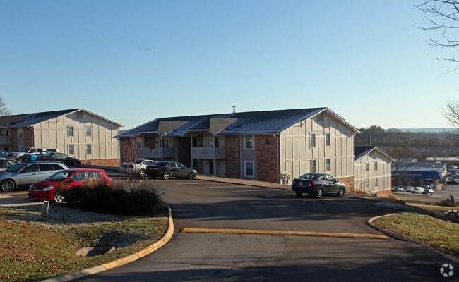 Building Photo - Royal Oaks Apartments