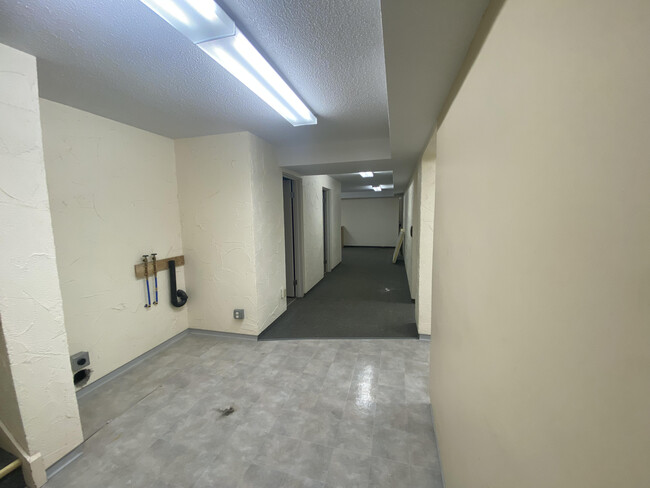 Washer Dryer Hookups - 385 Eagle St