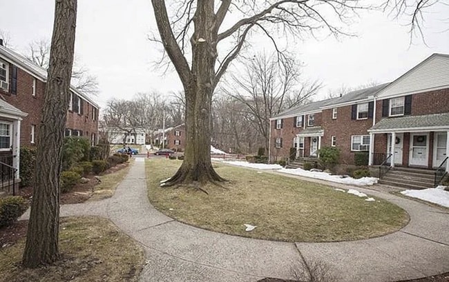 Building Photo - 190 Knickerbocker Rd