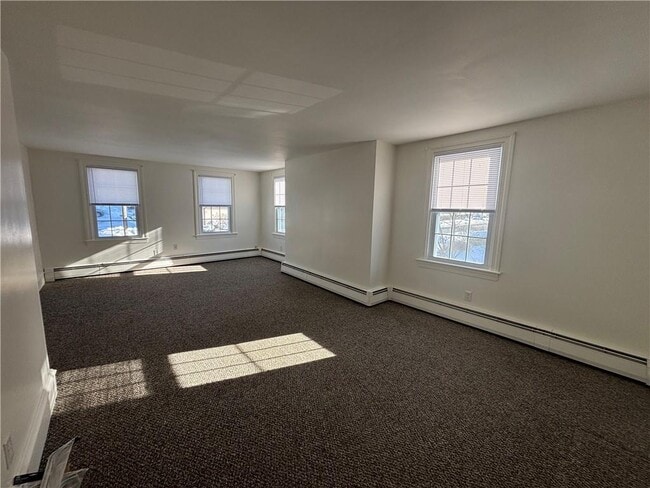 Building Photo - 1595 Main St