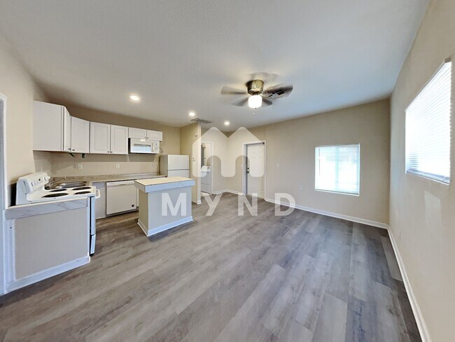 Foto del edificio - 496 N Main St Unit B