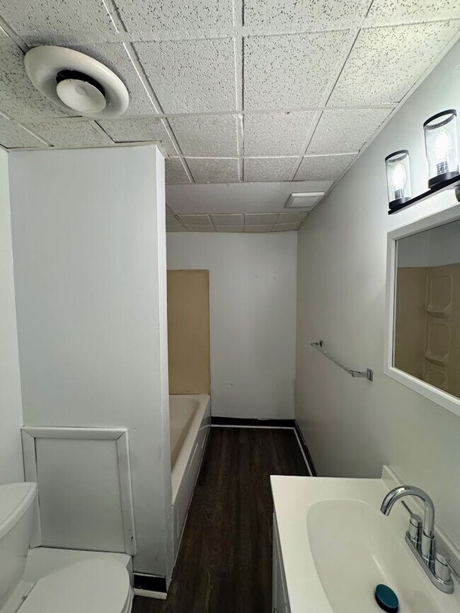 Building Photo - 28 Mt Oliver St