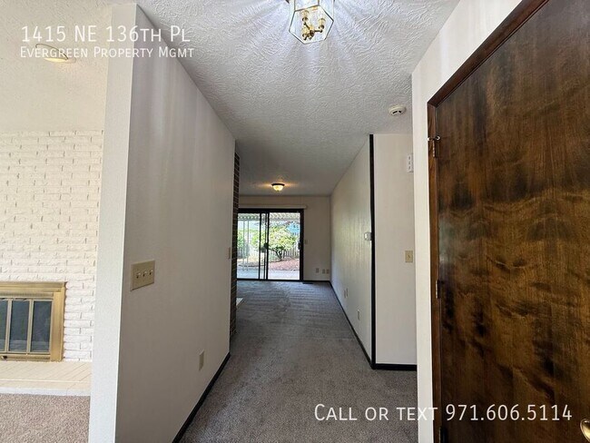 Foto del edificio - 1415 NE 136th Pl