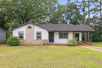 Building Photo - 400 Richcreek Rd