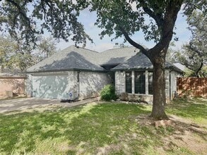 Building Photo - 1812 Twisted Oak Dr