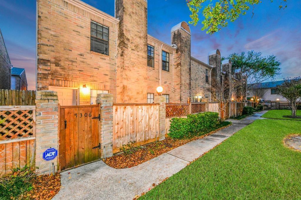 Foto principal - 9850 Pagewood Ln