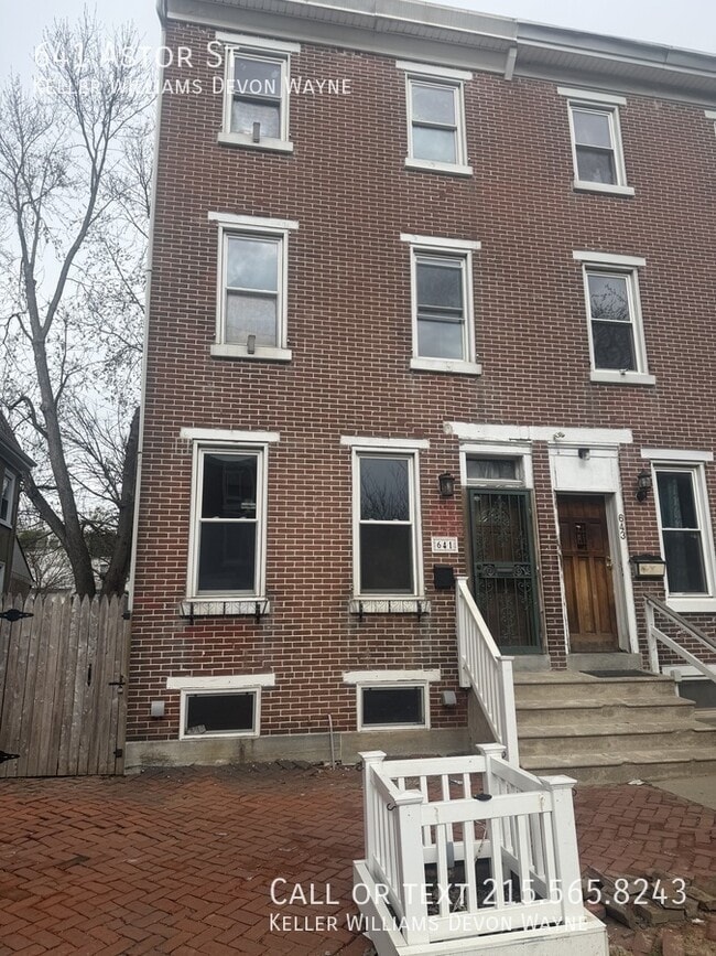 Building Photo - 641 Astor St