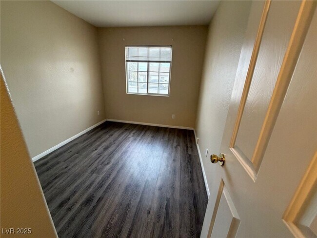 Foto del edificio - 4241 Ivory Nut St