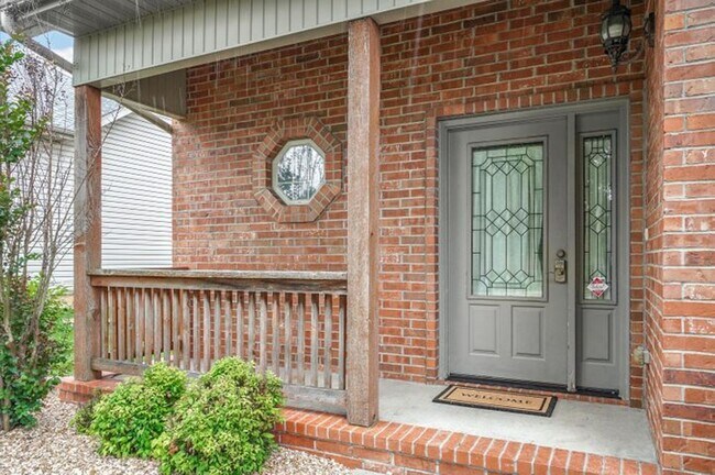 Building Photo - 1403 W Maplewood St