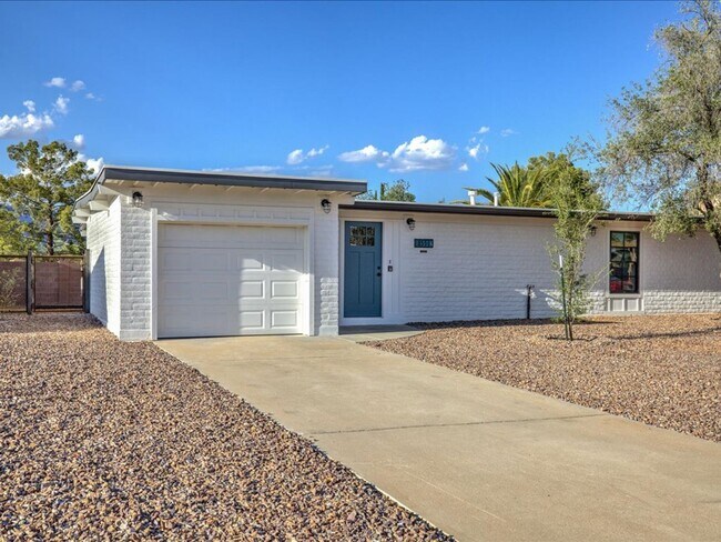 Building Photo - 8551 E Lee Pl