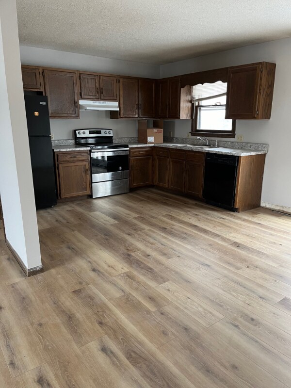 525 E Lacy St, Marshall, MO 65340 Townhome Rentals in Marshall MO