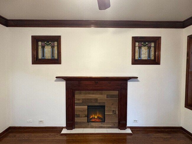 Building Photo - 3041 W Leland Ave