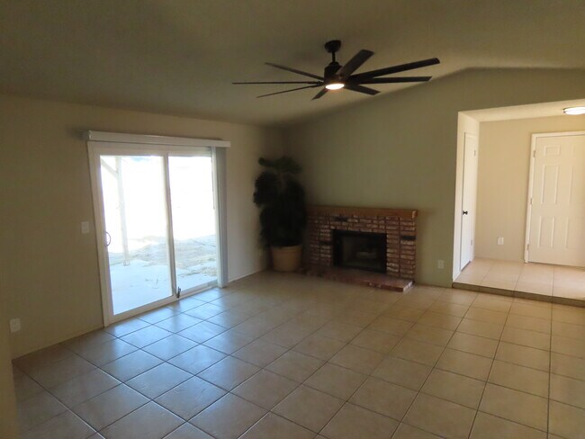 Foto del edificio - 4621 Country Gables Ct