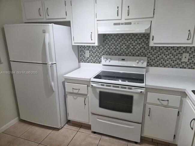 Foto del edificio - 7406 Woodmont Terrace