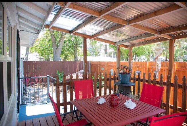 Building Photo - 314 S Palmway