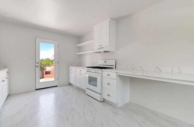 Building Photo - 4028 Casita Way