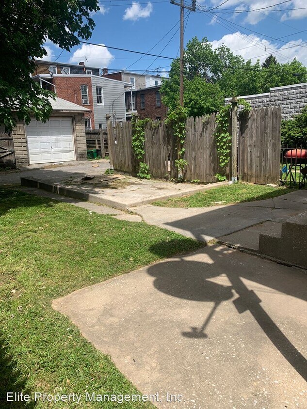 Foto del edificio - 2 br, 1 bath House - 731 W. Poplar St., Ap...