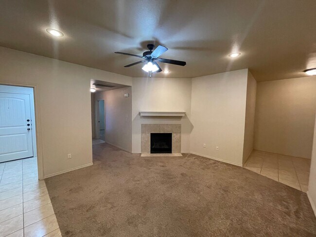 Building Photo - Stunning Quad Located On A Cul-De-Sac Near...