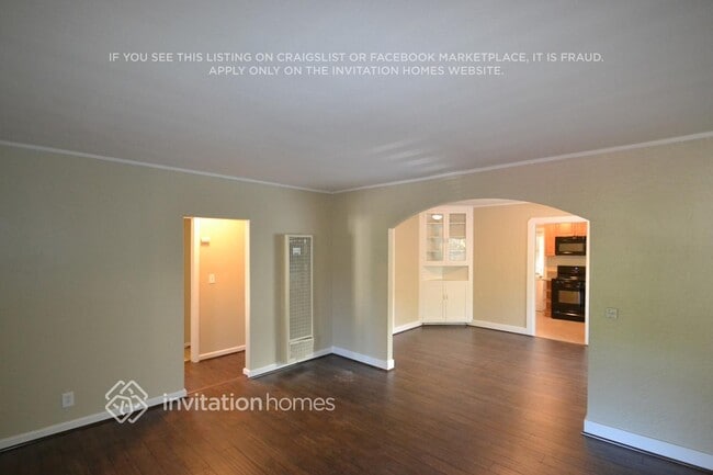 Foto del edificio - 10018 Silverton Ave