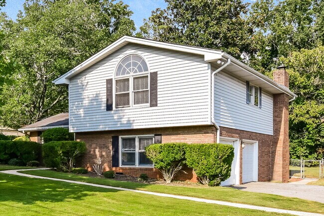 Foto del edificio - 4870 Lilburn Stone Mountain Rd