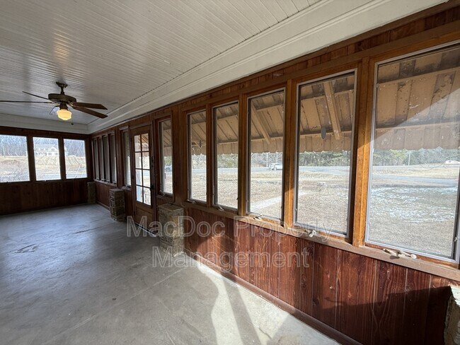Building Photo - 885 Truslow Rd