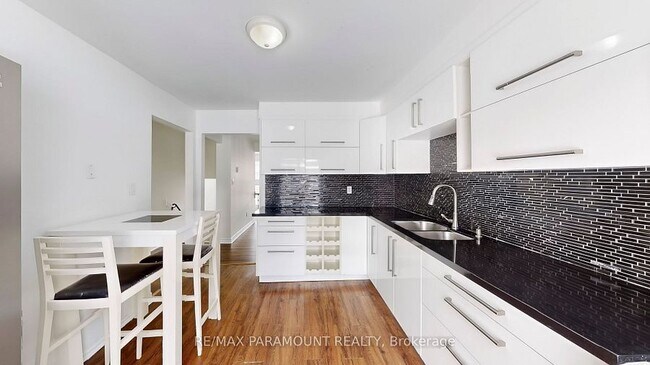 Photo du bâtiment - 7-443 Manse Rd