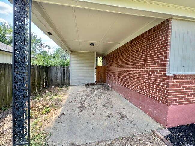 Building Photo - 1761 Cornelia Ln